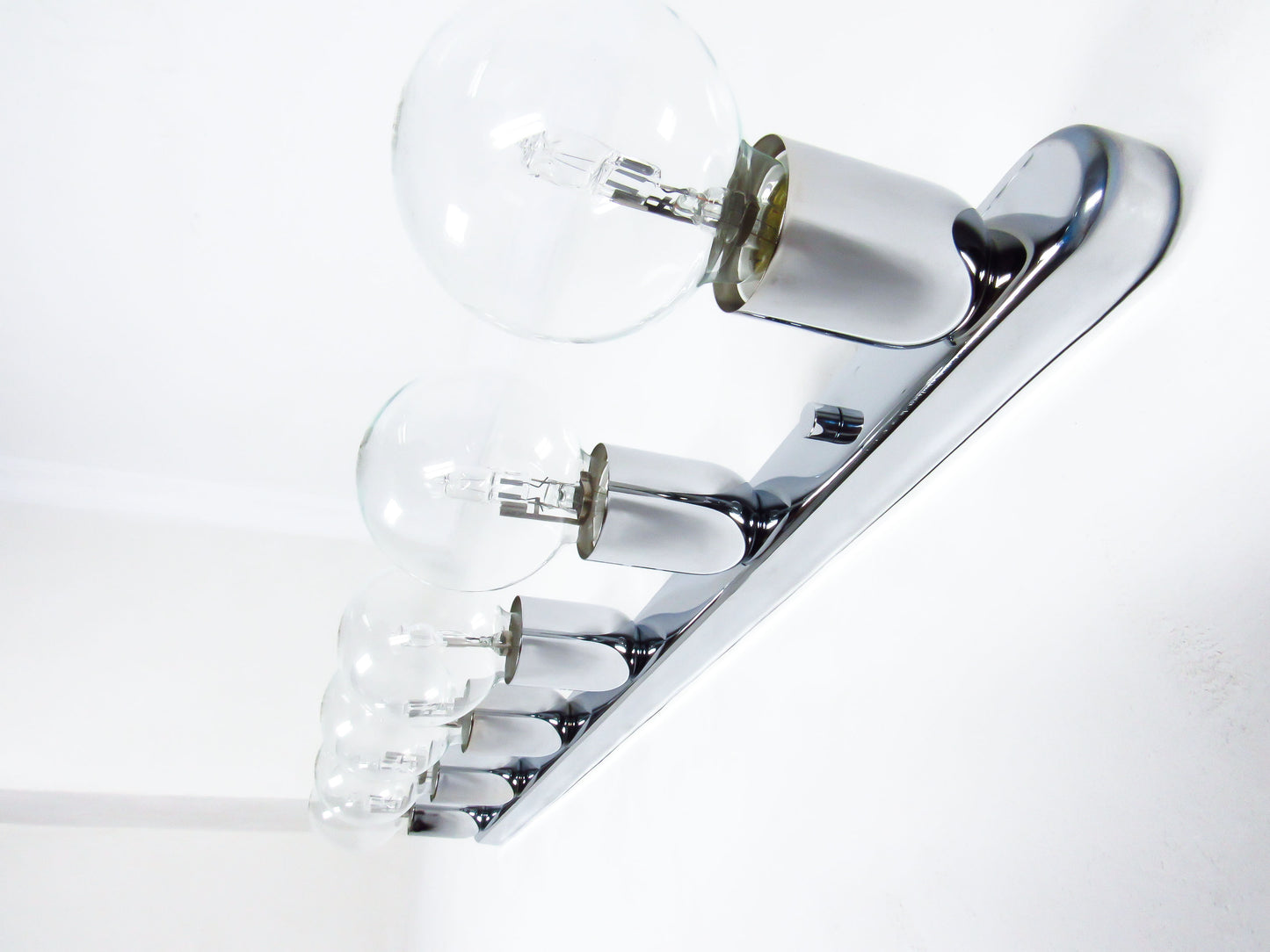 Metal Bar Vanity Light — Versatile Modern Flush Mount