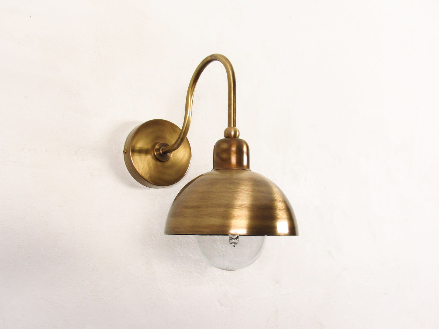Modern wall-mounted dome light fixture with brass design - GOLD VERSION