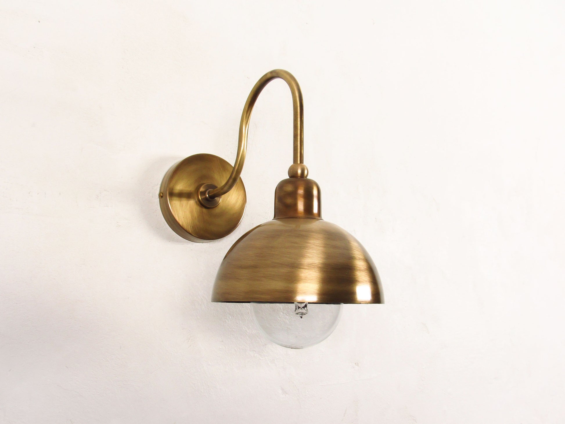Modern wall-mounted dome light fixture with brass design - GOLD VERSION