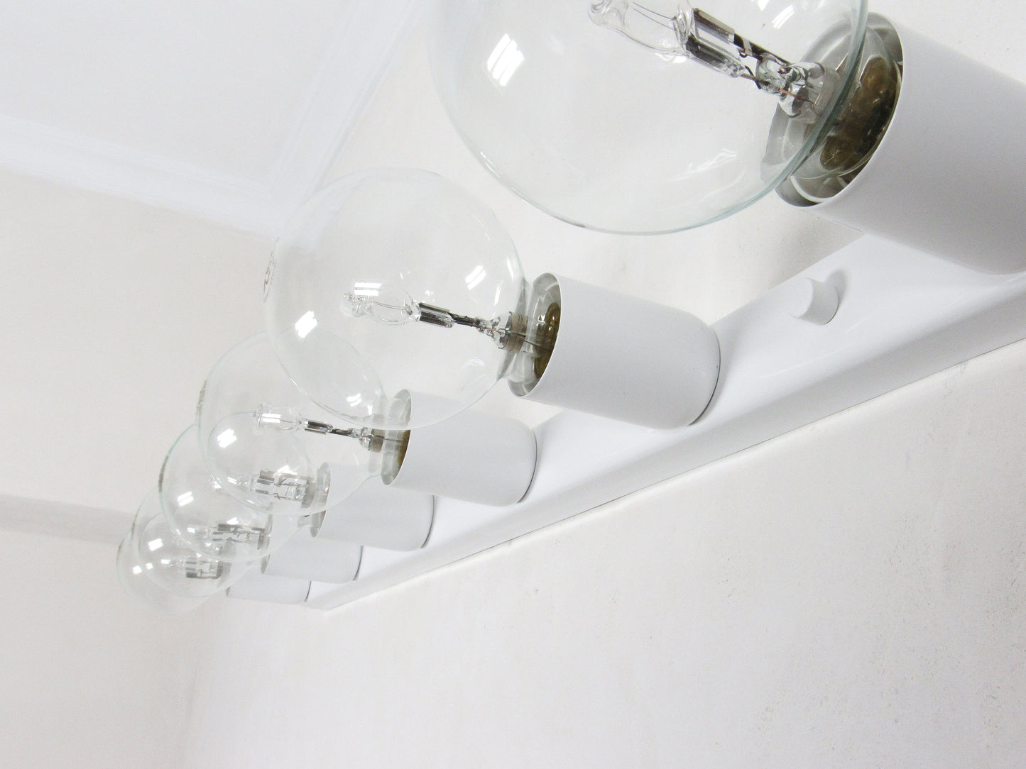 Metal Bar Vanity Light — Versatile Minimal Sconce
