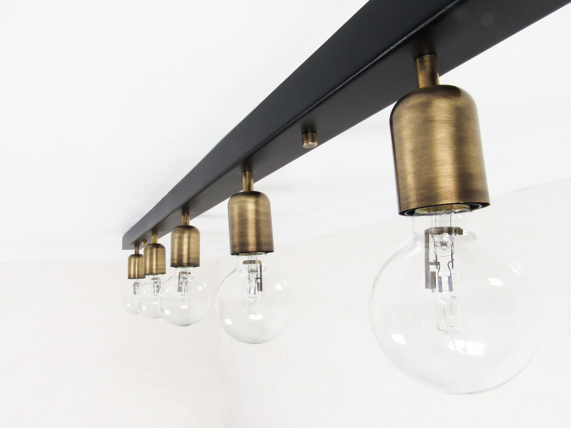 Track Lighting with 4 Lamp Holders in Line - DETAIL