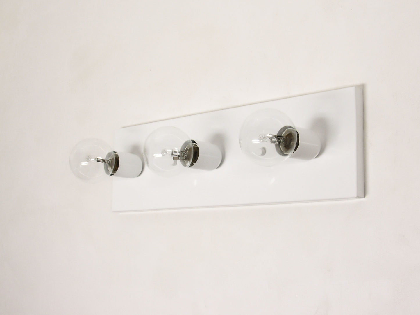 Linear Cluster Ceiling Light – Wide Versatile Flush Mount