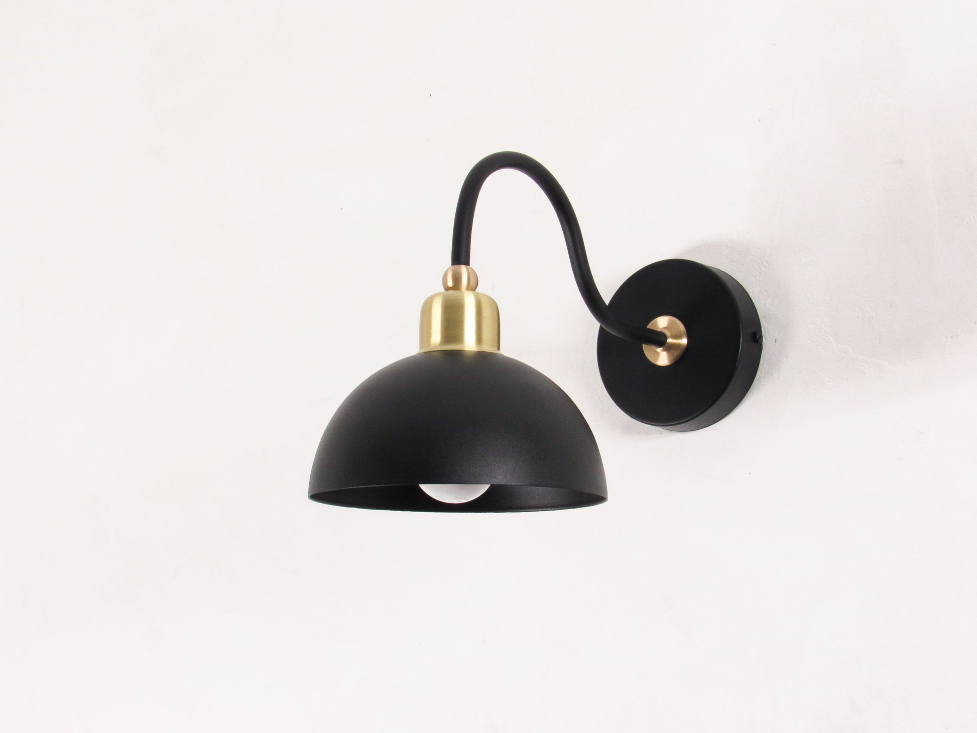 Modern wall-mounted dome light fixture with brass design - BLACK VERSION