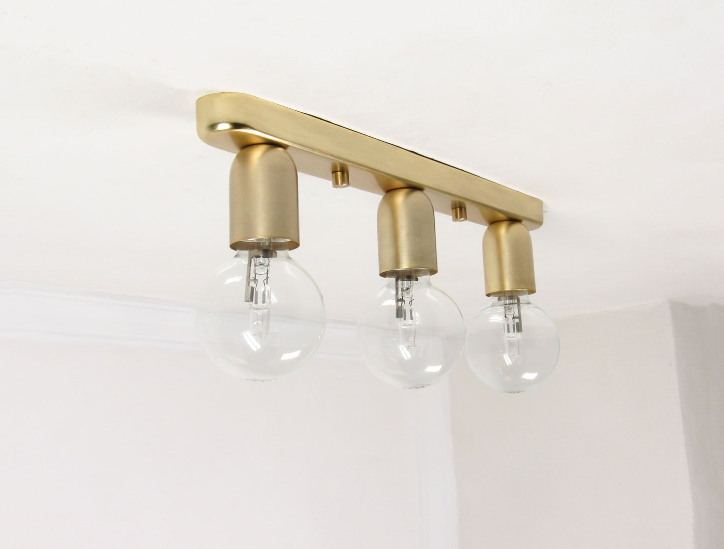 Metal Bar Vanity Light — Versatile Minimal Sconce