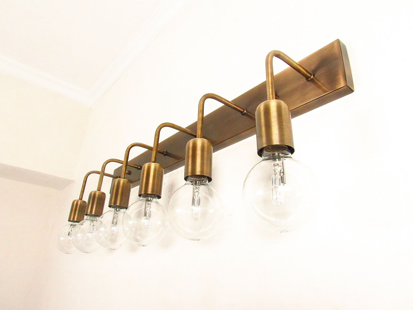 Linear Vanity Light — Minimal Bracket Cluster