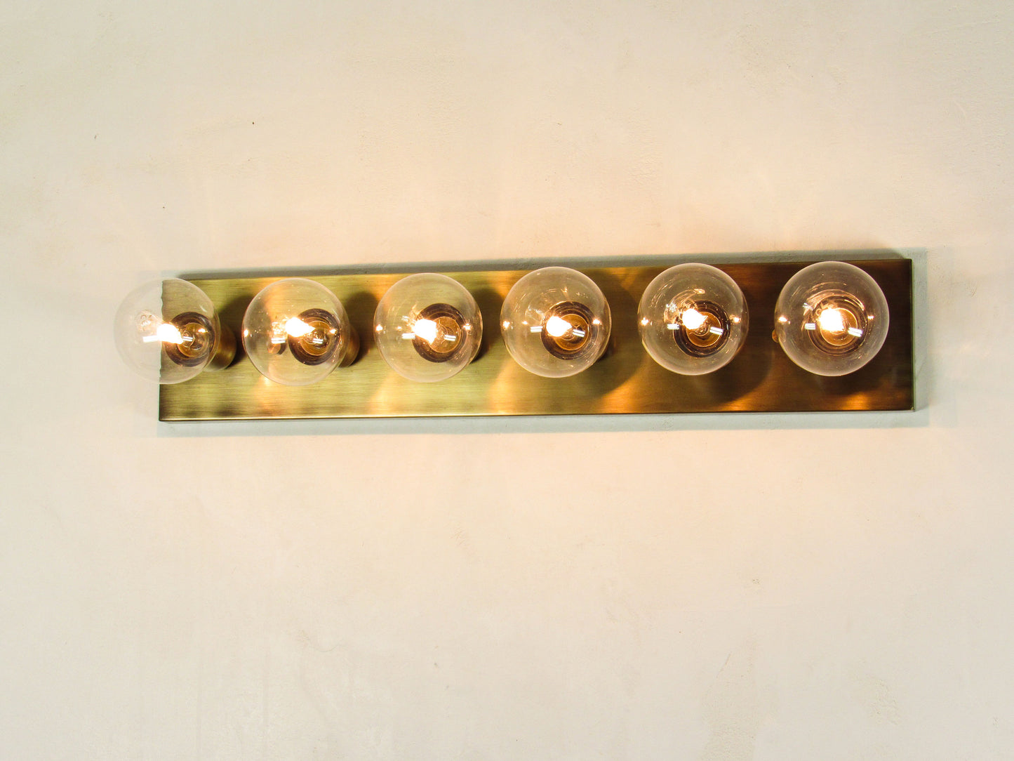 Minimalist Linear Globe Vanity Bar – Flush Ceiling/Wall Sconce