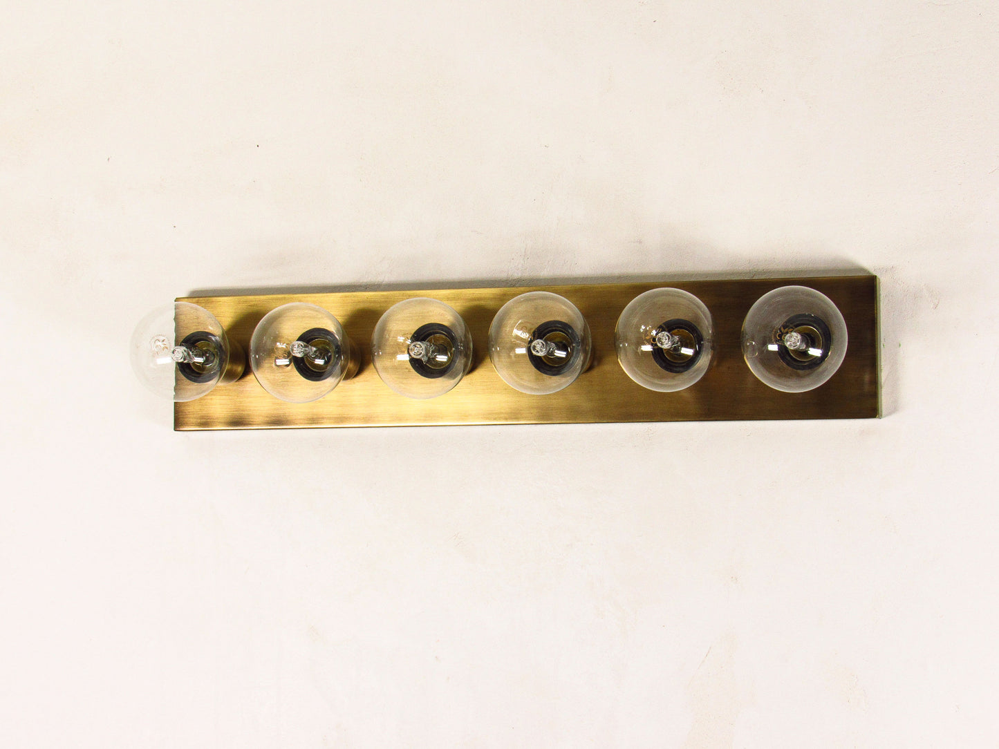Minimalist Linear Globe Vanity Bar – Flush Ceiling/Wall Sconce