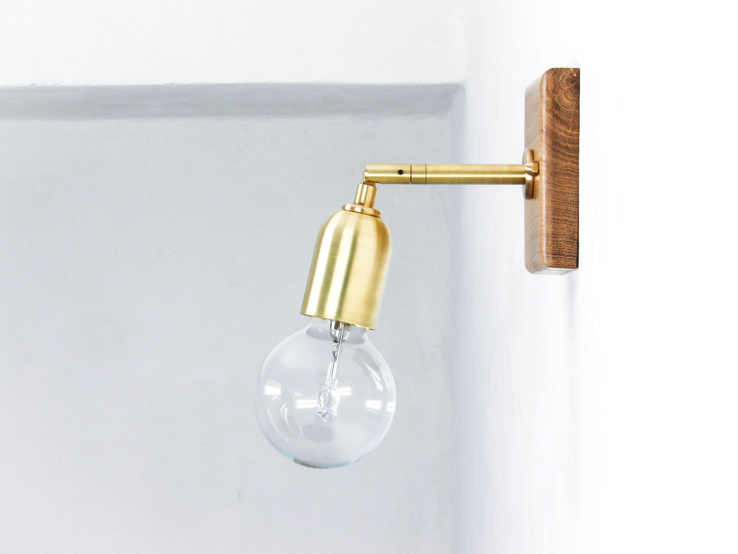 Oak Pivot Wall Light–Adjustable Brass Sconce