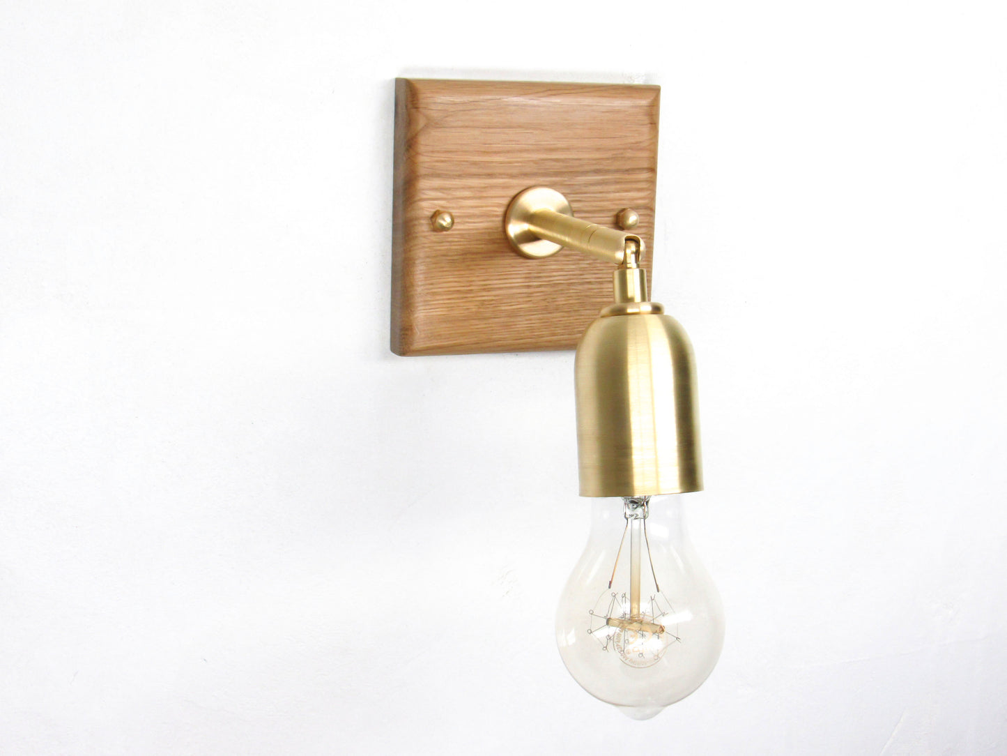 Oak Pivot Wall Light–Adjustable Brass Sconce