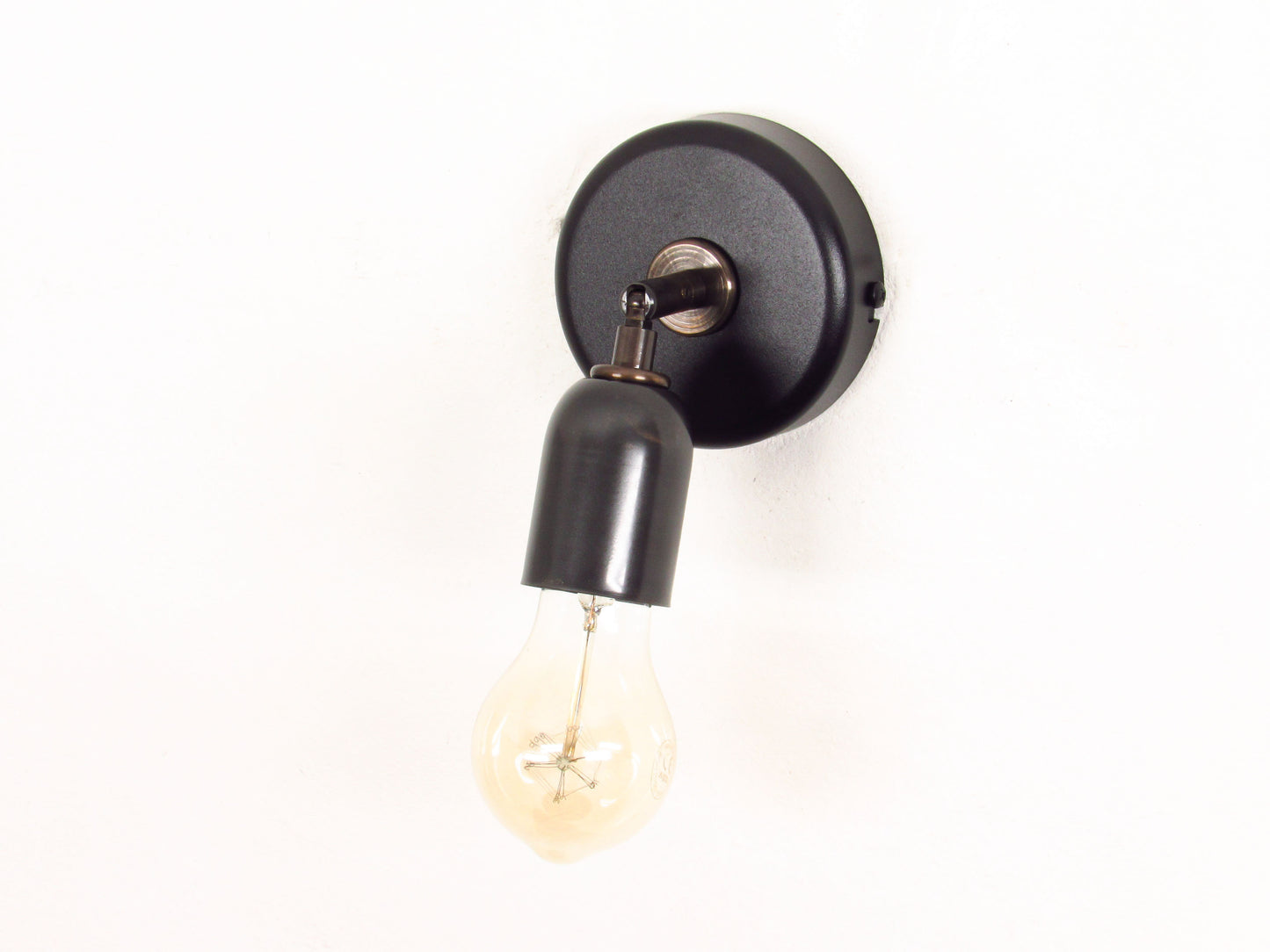 Pivot Modern Brass Wall Light–Restrained Industrial Task Sconce