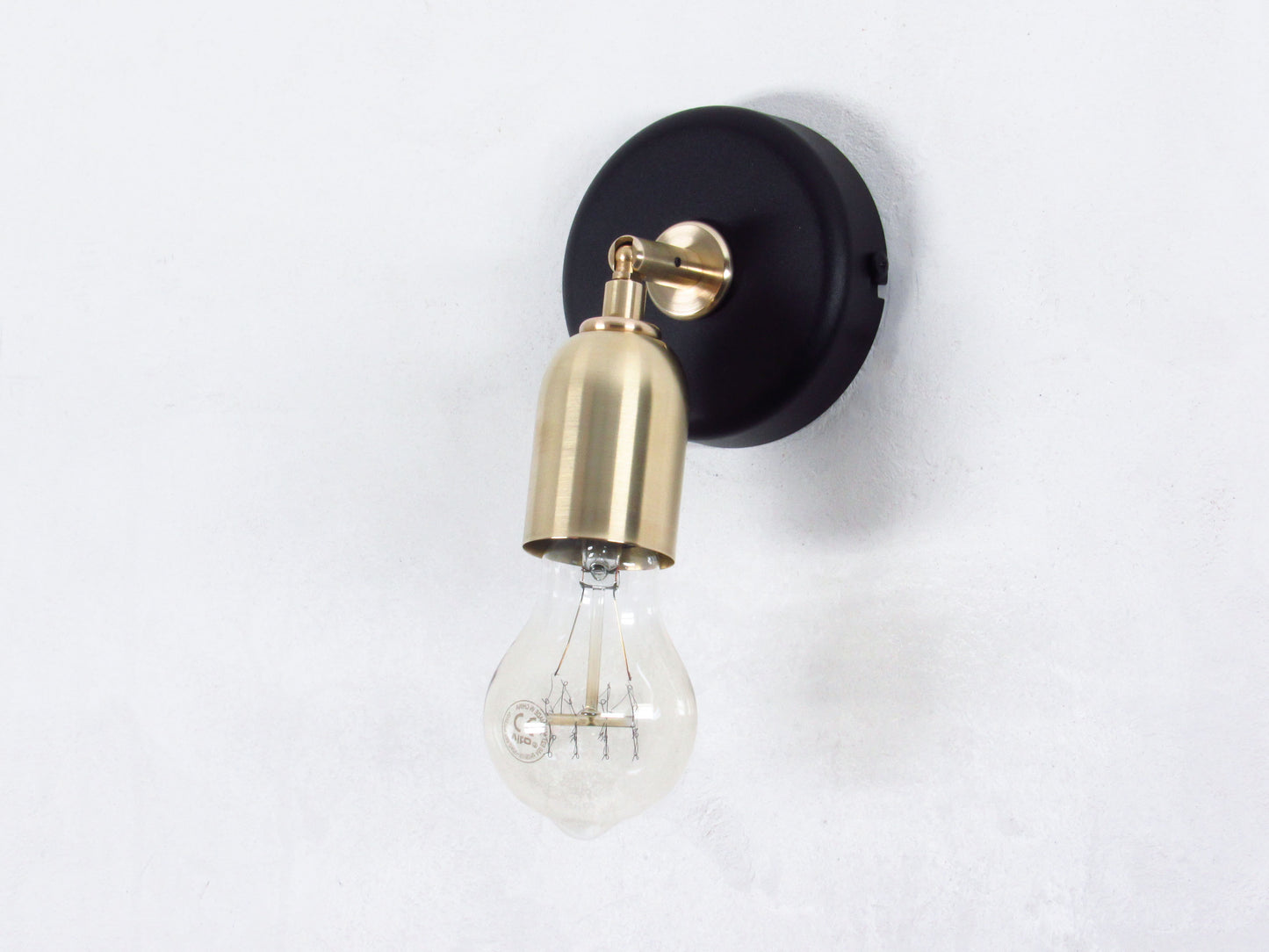 Pivot Modern Brass Wall Light–Restrained Industrial Task Sconce