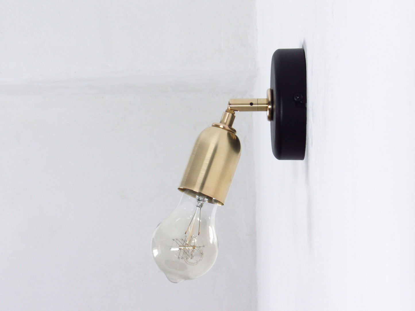 Pivot Modern Brass Wall Light–Restrained Industrial Task Sconce
